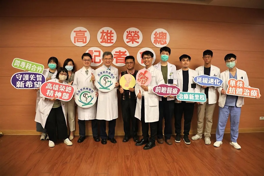高雄榮民總醫院舉行記者會說明單株抗體治療輕度阿玆海默症患者的特色、臨床應用與病人護理流程,並針對合適條件的患者,提供完整的療程規劃。(圖/高雄榮總提供)