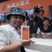 台哥大首賣 iPhone 17　「頭香哥」連莊登場 李珠珢站台成亮點