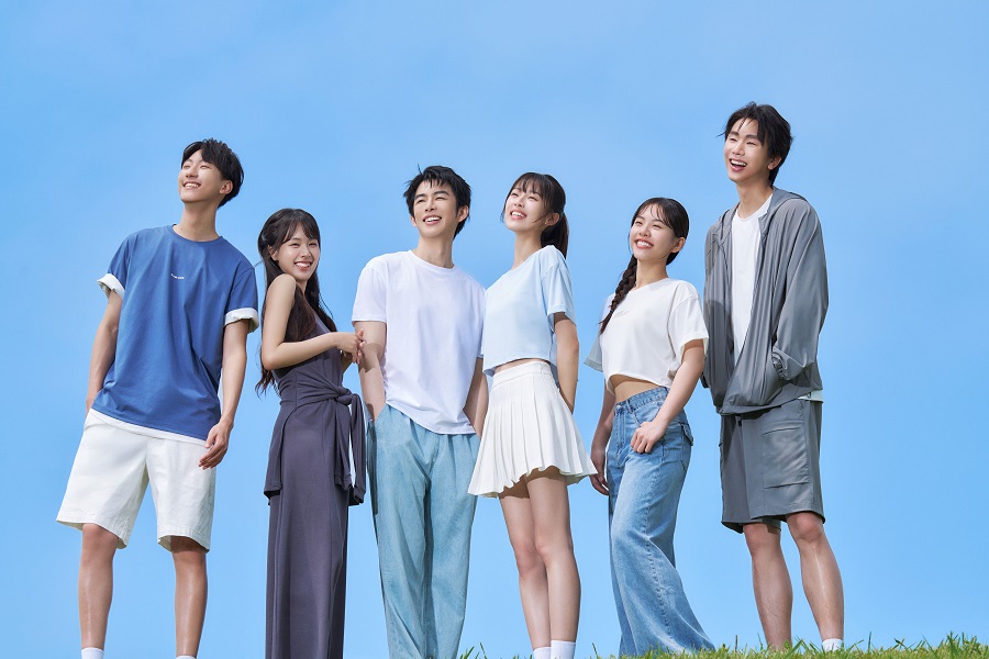 左起演員陳祈霖、許芸、蕭子墨、何曼希、羅晨恩、黨加恩共同挑戰近24小時馬拉松拍攝!演員笑喊:比三鐵更硬 !(50 PERCENT 提供)