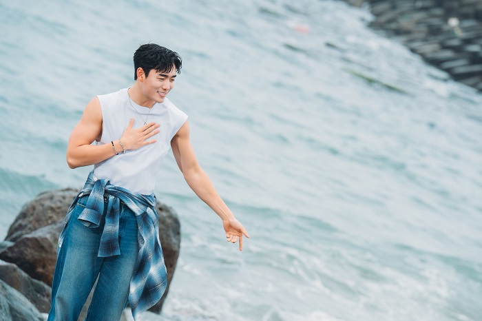 時差助攻 凌晨開工不喊累!WillTrip 須弘道新歌〈小點點〉MV山海狂奔 ( 粹譜藝人經紀 提供 )