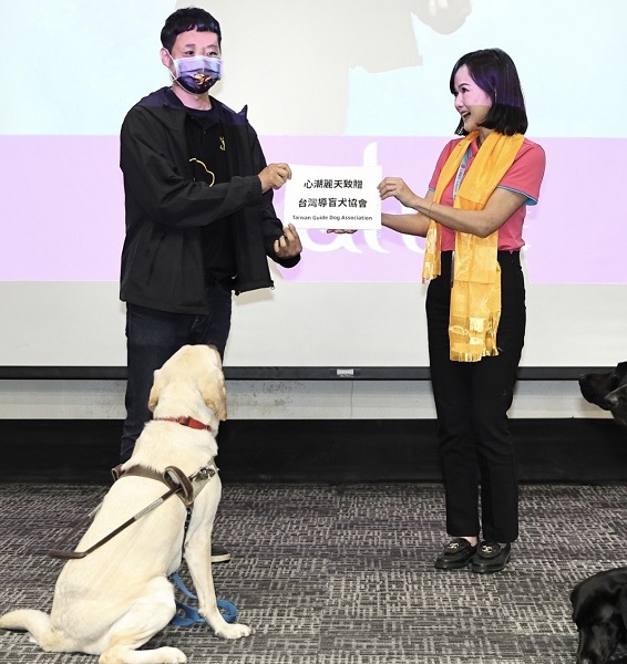 活動現場同時安排導盲犬專業分享與互動展示 ( 心潮麗天協會 提供 )