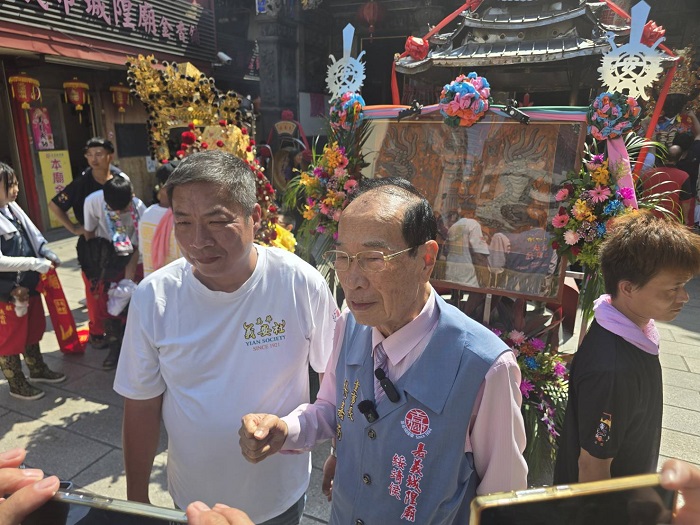 嘉義城隍廟董事長楊嘉南表示,范謝將軍不只是民間信仰中的神將,更象徵「信與義」的精神。(圖/嘉義城隍廟提供)