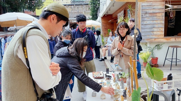 提供微型創業團隊商業驗證機會(審計新村暮暮市集)。(圖中興大學興創基地提供)