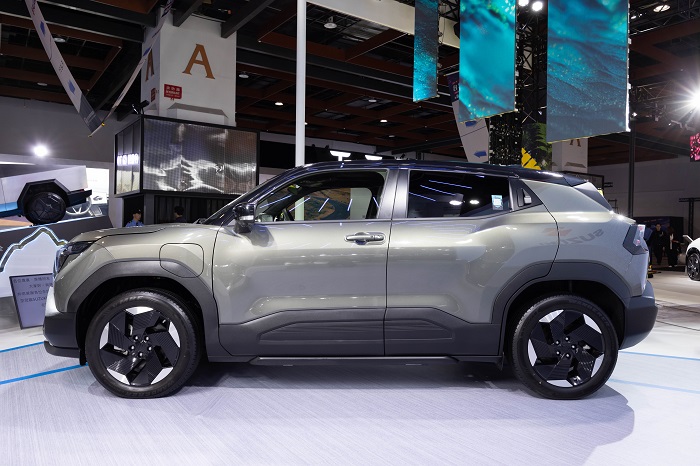e VITARA 採用 SUZUKI 專為純電車開發的 HEARTECT-e 平台,搭載磷酸鋰鐵電池組。圖/SUZUKI 提供