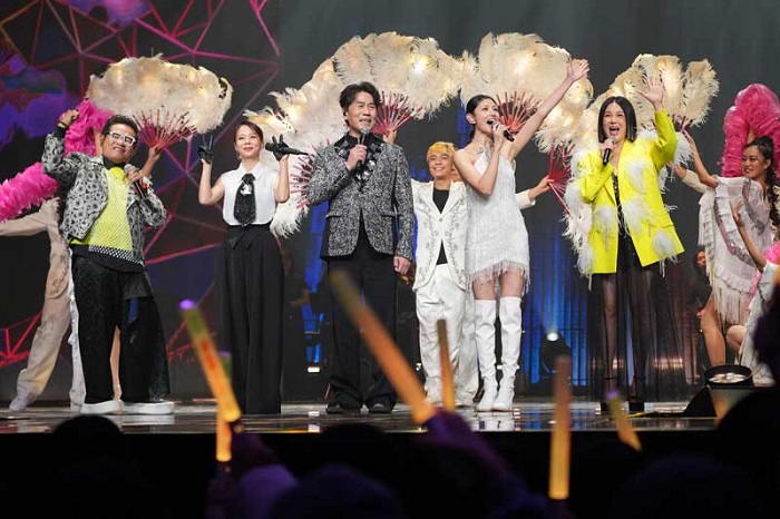 《WE ARE綜藝夜總會》今年再度推出加強版,最後以5人大合唱〈無言的結局〉完美收尾。(文總提供)