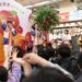 日本青森五星級高蜜度「豐葉蘋果」限時開賣!登錄發票抽青森機票　蔡阿嘎超市現蹤向「果粉」推銷   PK粉絲地心引力接蘋果