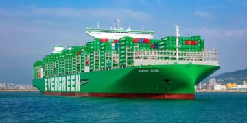 地緣政治震盪台股重挫逾600點　貨櫃三雄逆勢揚帆