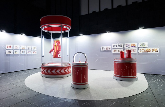 「蛋頭島篇」魯夫未來服展示。圖片來源|為日本展出畫面、時藝多媒體提供