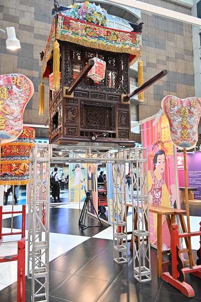 鑑於身心障礙者在參與民俗活動時常面臨動線限制，基金會此次亦調整展區動線，將駐轎架高度提升至約 1.5 公尺。（圖/唐氏症基金會提供）