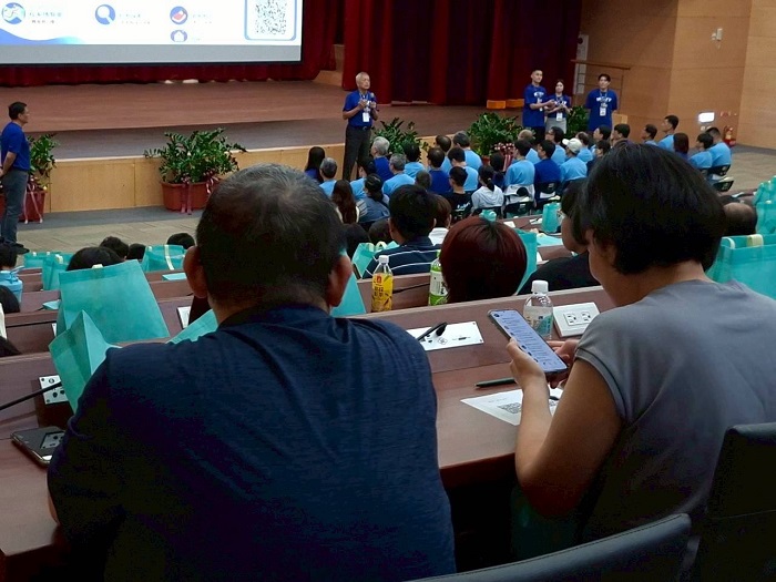 師長與家長現場專注聆聽,深入了解明志科大辦學特色與學習資源。(圖/明志科大提供)