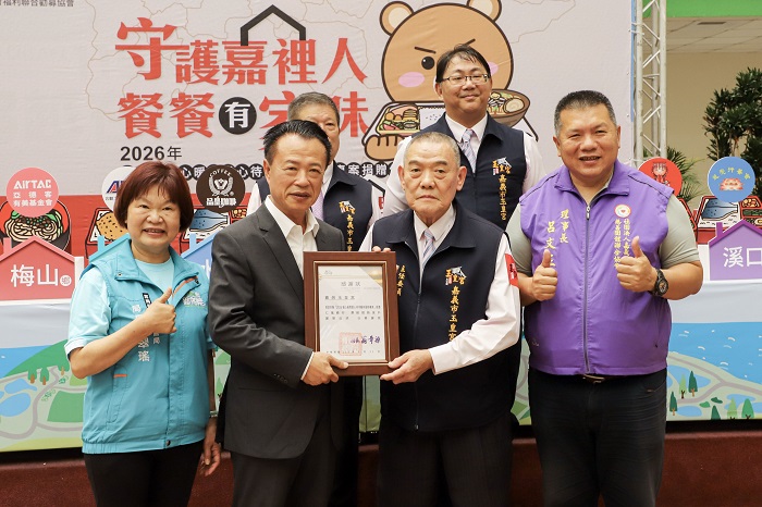 在中華社會福利聯合勸募協會補助支持下,結合宮廟及企業與公益團體共同響應,持續擴大服務量能,展現地方社會強大的公益凝聚力。(圖/嘉義縣政府提供)