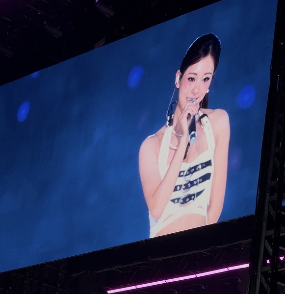 子瑜秀台語向台下粉絲告白。(圖/讀者提供)