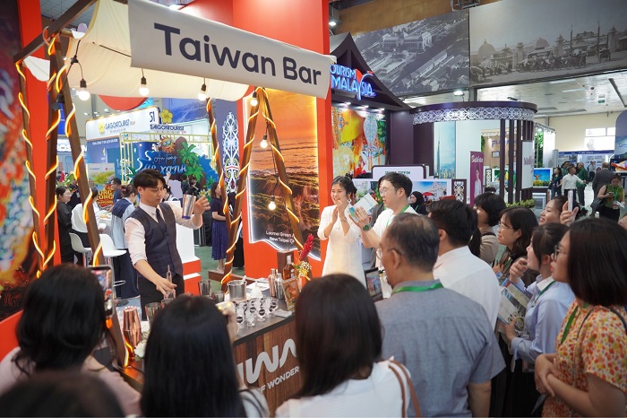 展期間規劃花式調酒等精彩表演及DIY體驗吸引越南民眾參觀。(圖/交通部提供)