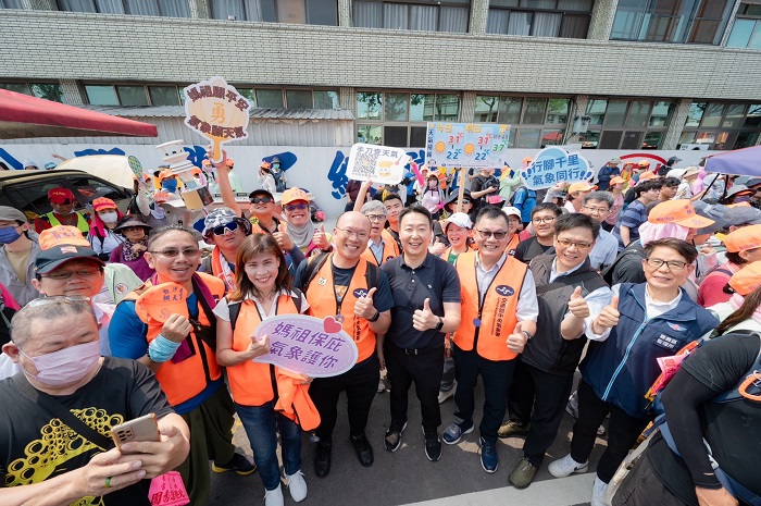陳世凱部長親身參與,展現了「給生活好氣象」的服務承諾,將「停讓文化」人本交通理念落實在道路的每個角落。(圖/氣象署提供)