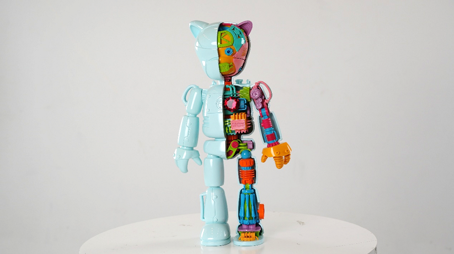 今晧集團旗下 AI 子公司晧飛思科技,攜手藝術創作者方文山推出全新展覽《方
文山×數位藝術宇宙》。圖為晧飛思科技提供。