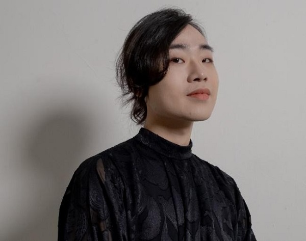 連續兩年榮獲TFDA時裝設計新人大獎冠軍的台灣新銳國際時尚設計師胡俊丞。(圖/鉑萃酒店提供)