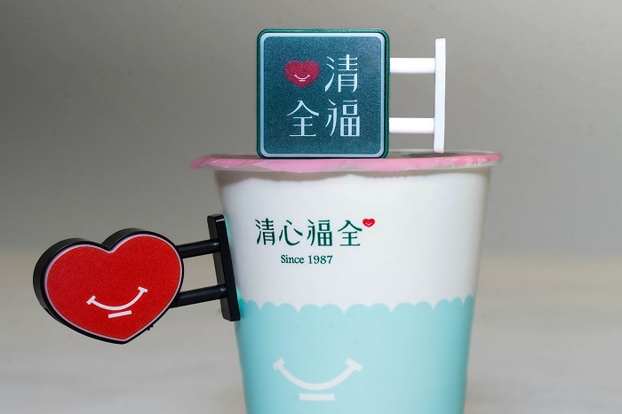 圖說:將門市招牌化為小巧發光磁鐵,不僅充滿品牌記憶,也成為飲料控喜愛的療癒收藏。(資料來源:清心福全)